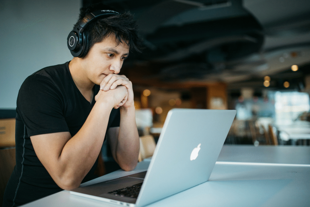 AI writing tools are used to generate blog content in 2025
